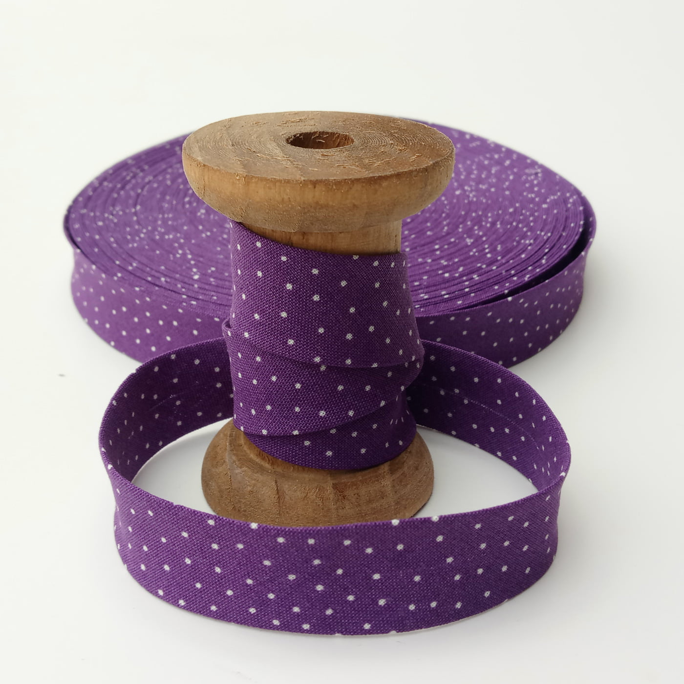 lila, weiße Punkte (324)