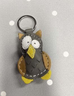 Schlüsselanhänger Eule aus Leder braun